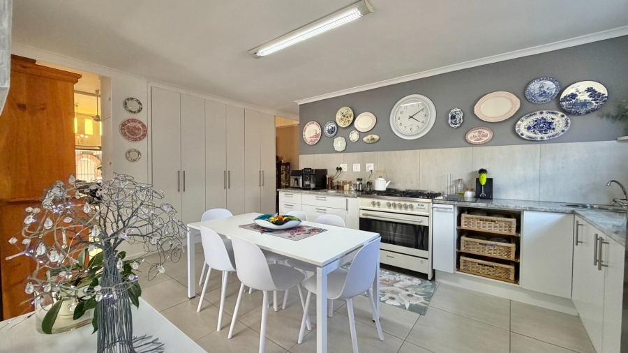 5 Bedroom Property for Sale in Winslow Western Cape